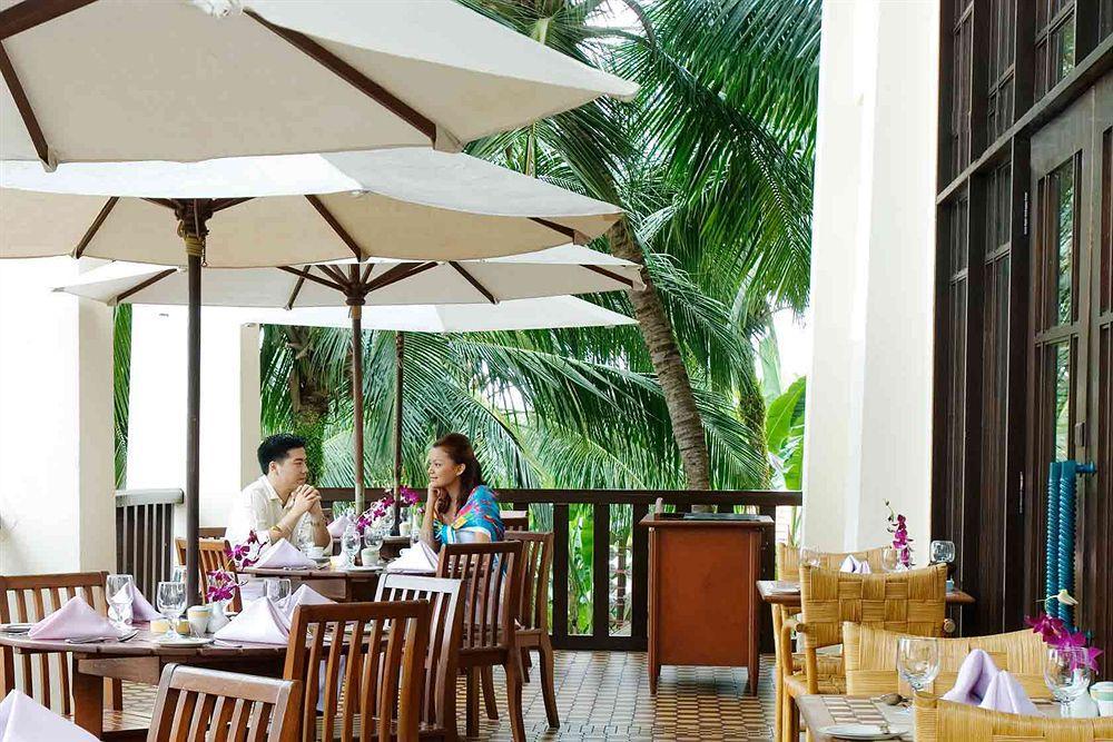 Hotel Avillion Port Dickson Exterior foto The restaurant at the hotel