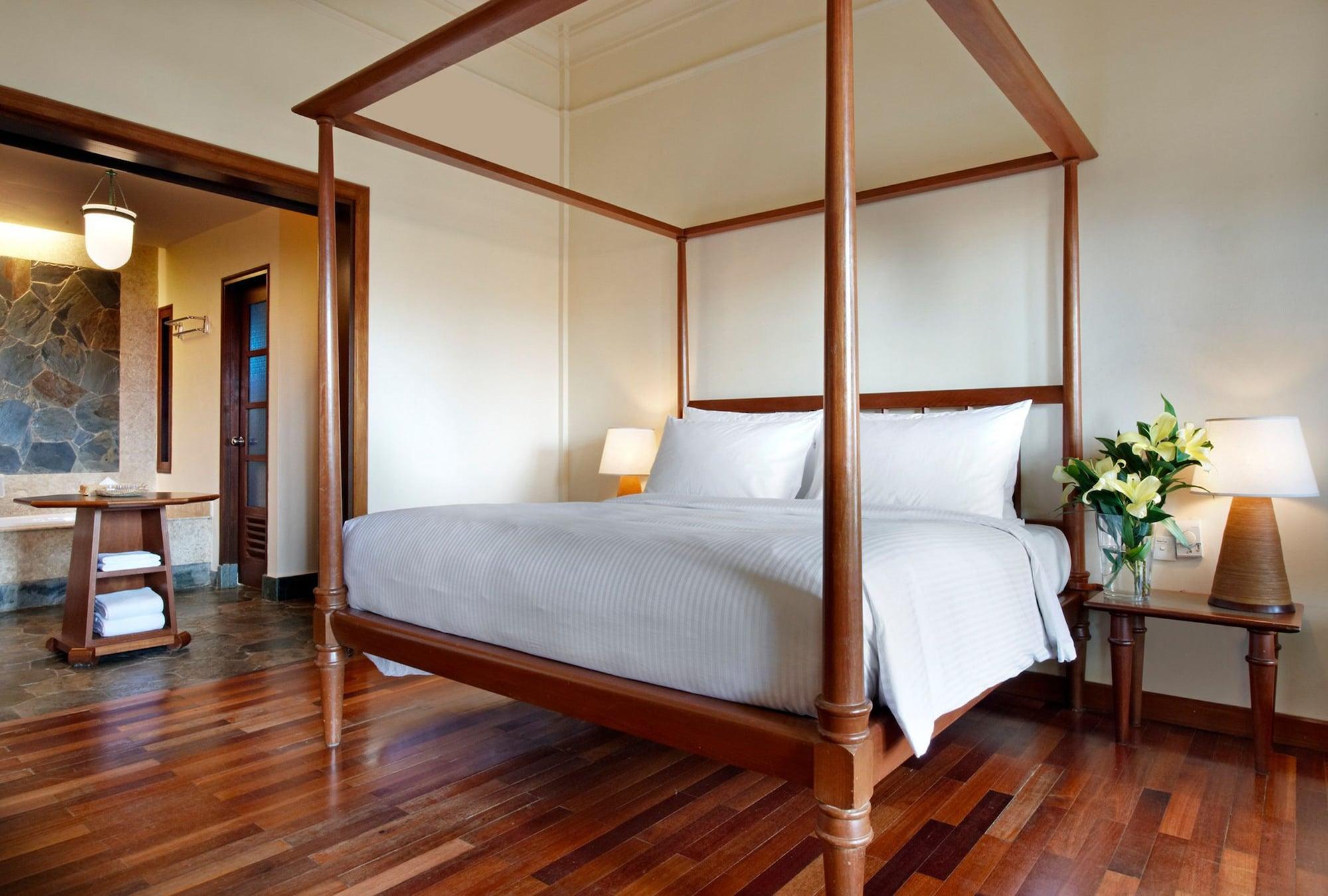 Hotel Avillion Port Dickson Exterior foto A bedroom at the hotel