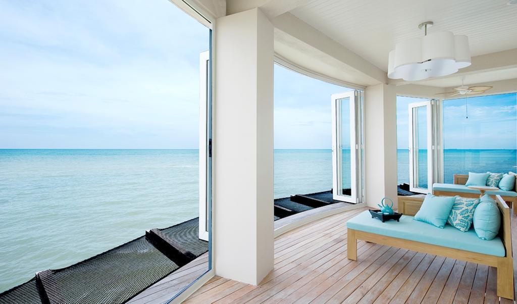 Hotel Avillion Port Dickson Exterior foto The view from a suite at the resort
