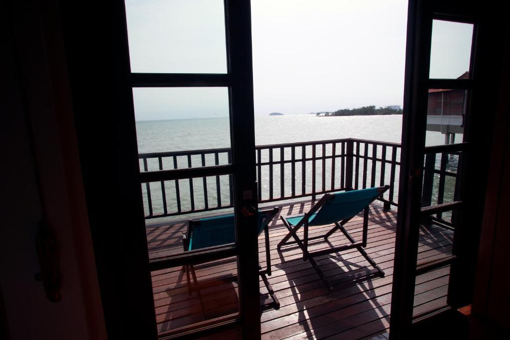Hotel Avillion Port Dickson Habitación foto View from a chalet