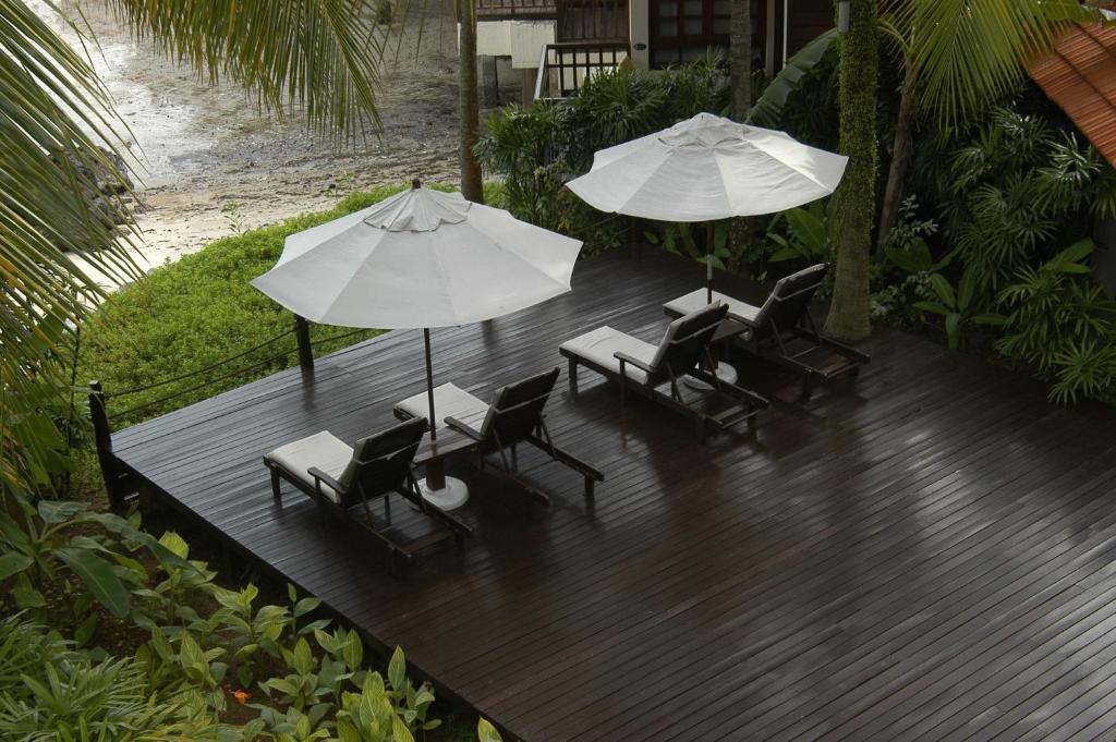 Hotel Avillion Port Dickson Exterior foto Composite wood deck