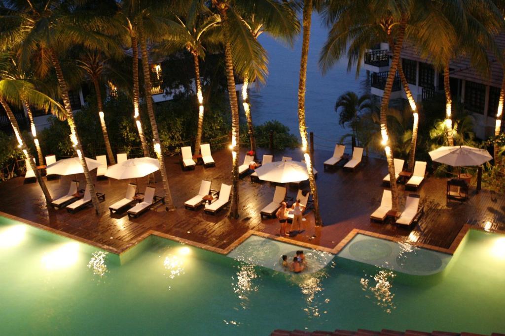 Hotel Avillion Port Dickson Exterior foto The pool at the resort