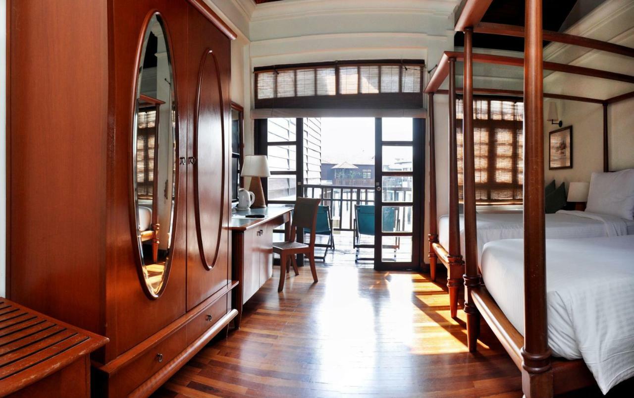 Hotel Avillion Port Dickson Exterior foto A room at the E and O