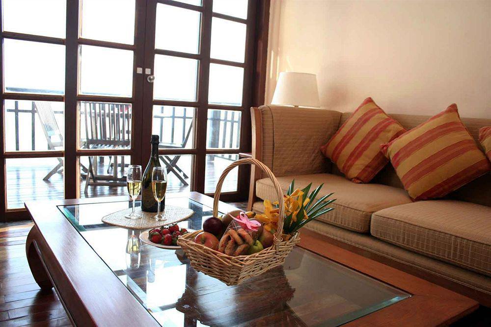 Hotel Avillion Port Dickson Exterior foto A living room at the hotel